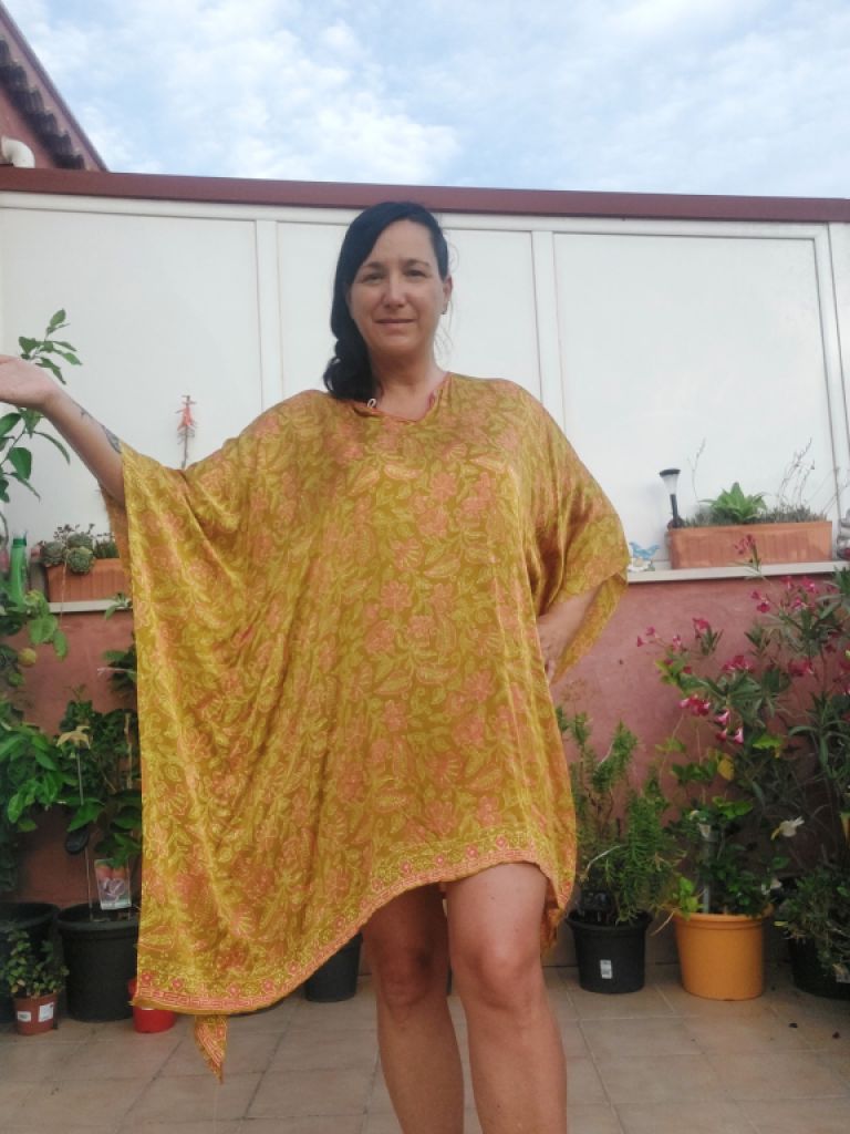 Verschiedene Tuniken – neu und ungetragen