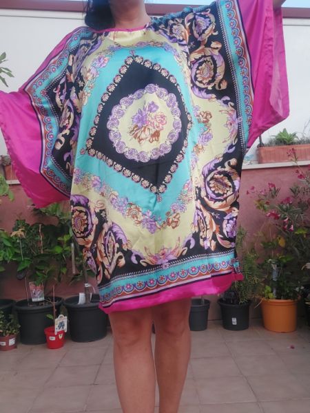 Verschiedene Tuniken – neu und ungetragen