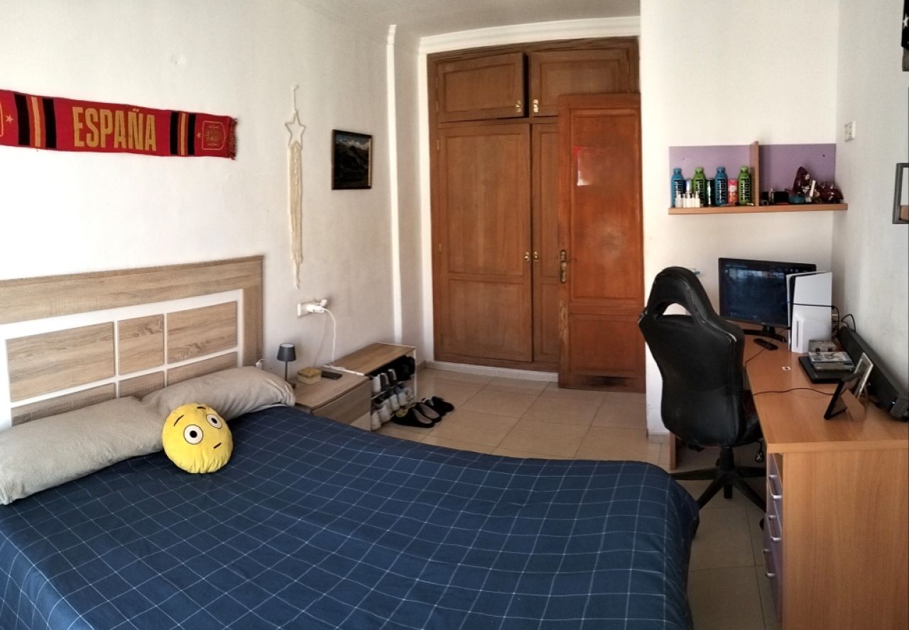 VILAFRANCA DE BONANY: 3 SZ-Wohnung 126 m2  mit Balkon im 2-Parteien-Haus fussläufig zum Stadtkern