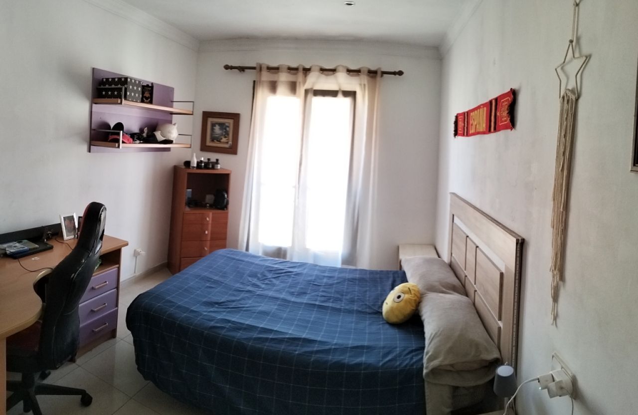 VILAFRANCA DE BONANY: 3 SZ-Wohnung 126 m2  mit Balkon im 2-Parteien-Haus fussläufig zum Stadtkern