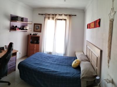 VILAFRANCA DE BONANY: 3 SZ-Wohnung 126 m2  mit Balkon im 2-Parteien-Haus fussläufig zum Stadtkern