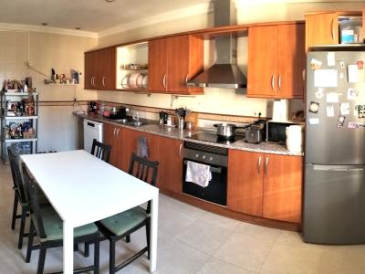 VILAFRANCA DE BONANY: 3 SZ-Wohnung 126 m2  mit Balkon im 2-Parteien-Haus fussläufig zum Stadtkern