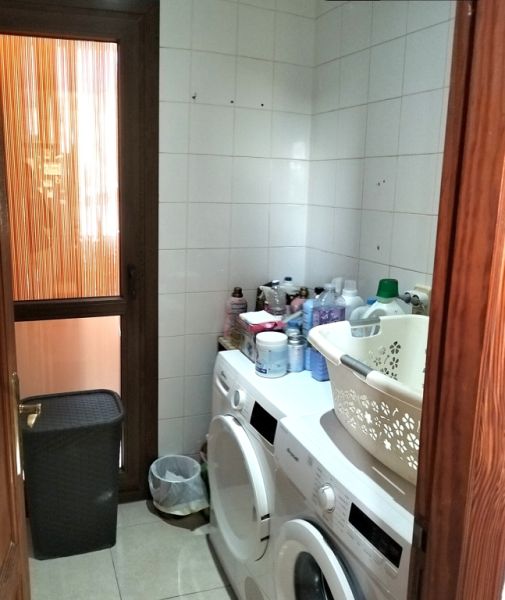 VILAFRANCA DE BONANY: 3 SZ-Wohnung 126 m2  mit Balkon im 2-Parteien-Haus fussläufig zum Stadtkern