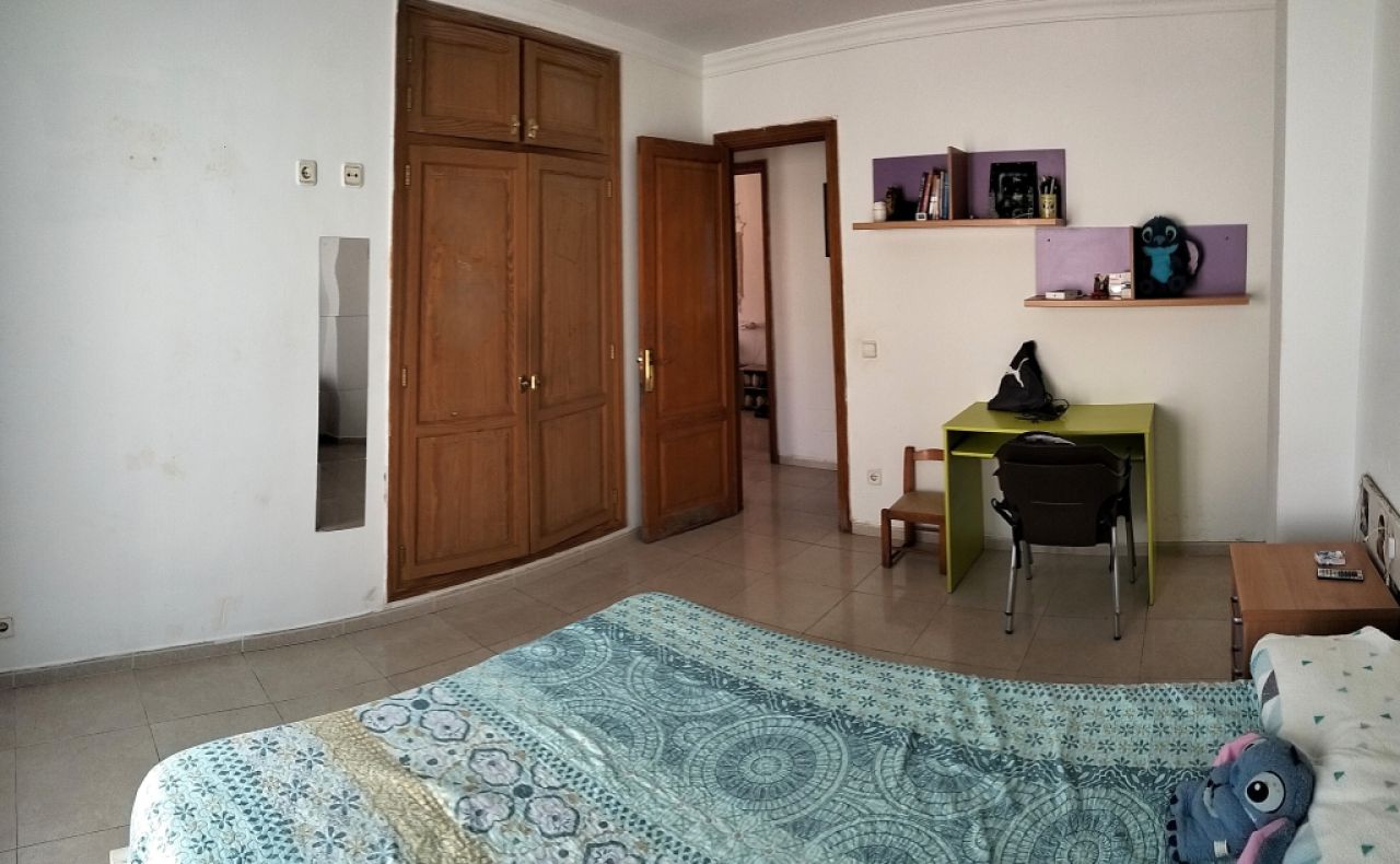 VILAFRANCA DE BONANY: 3 SZ-Wohnung 126 m2  mit Balkon im 2-Parteien-Haus fussläufig zum Stadtkern