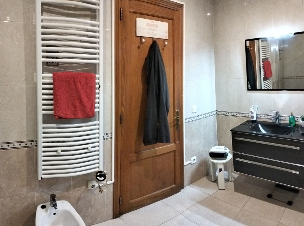 VILAFRANCA DE BONANY: 3 SZ-Wohnung 126 m2  mit Balkon im 2-Parteien-Haus fussläufig zum Stadtkern