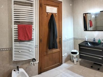 VILAFRANCA DE BONANY: 3 SZ-Wohnung 126 m2  mit Balkon im 2-Parteien-Haus fussläufig zum Stadtkern