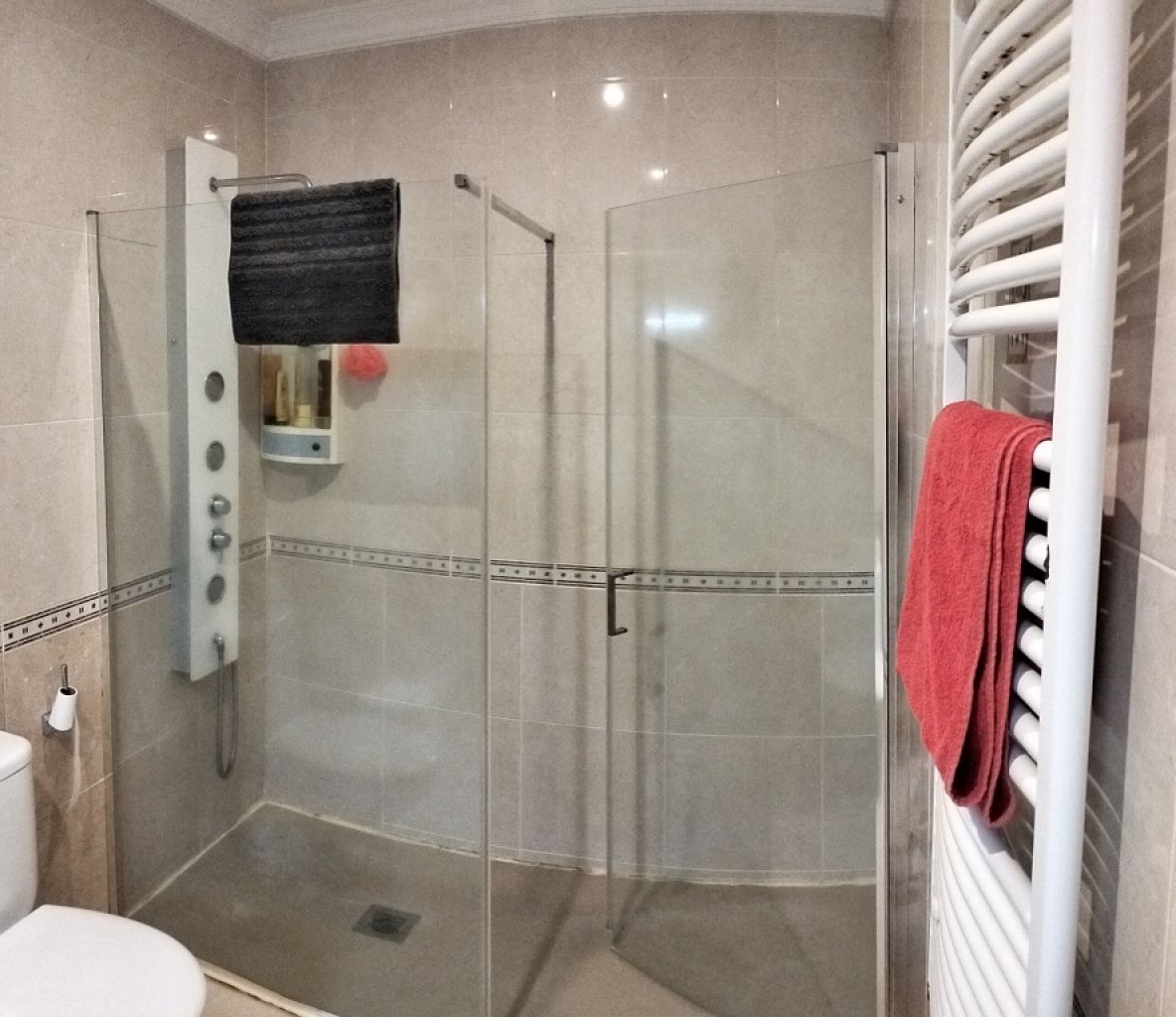 VILAFRANCA DE BONANY: 3 SZ-Wohnung 126 m2  mit Balkon im 2-Parteien-Haus fussläufig zum Stadtkern