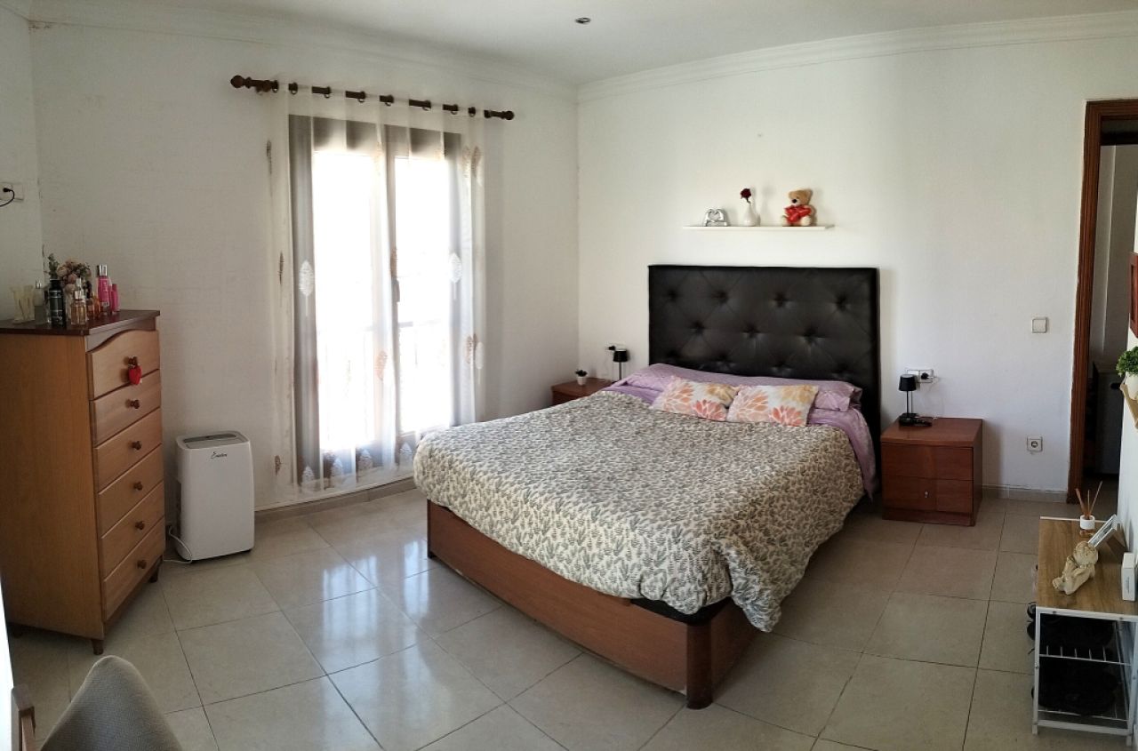 VILAFRANCA DE BONANY: 3 SZ-Wohnung 126 m2  mit Balkon im 2-Parteien-Haus fussläufig zum Stadtkern