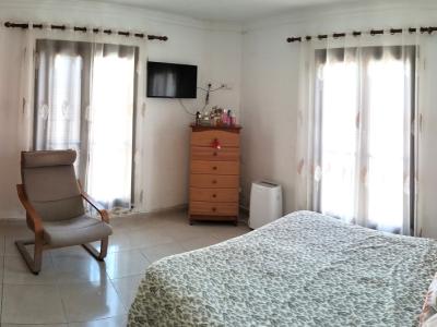 VILAFRANCA DE BONANY: 3 SZ-Wohnung 126 m2  mit Balkon im 2-Parteien-Haus fussläufig zum Stadtkern