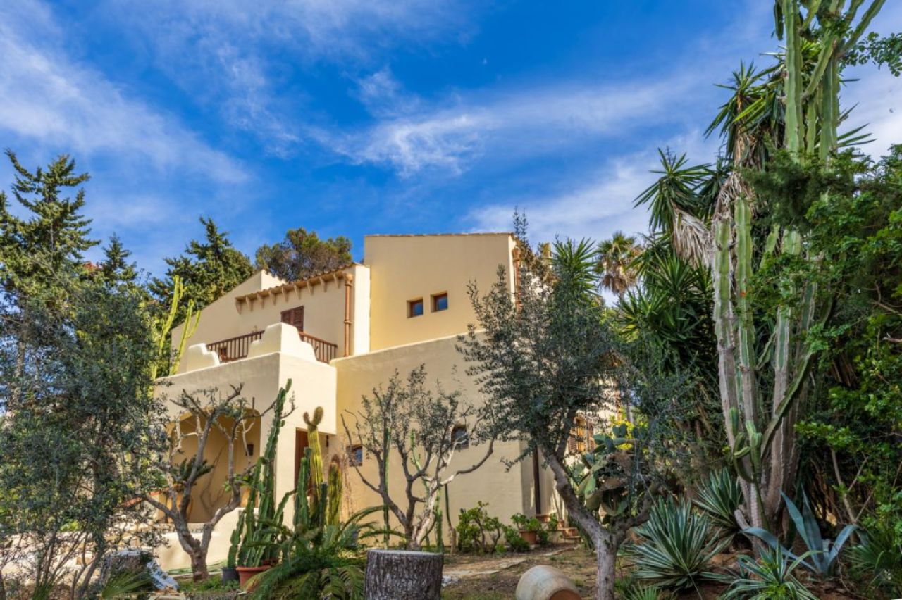 Villa im Ibizastil mit Pool in Cielo de Bonaire Alcudia
