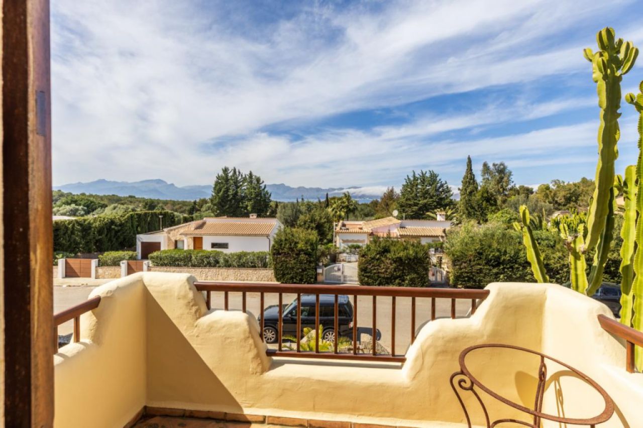 Villa im Ibizastil mit Pool in Cielo de Bonaire Alcudia