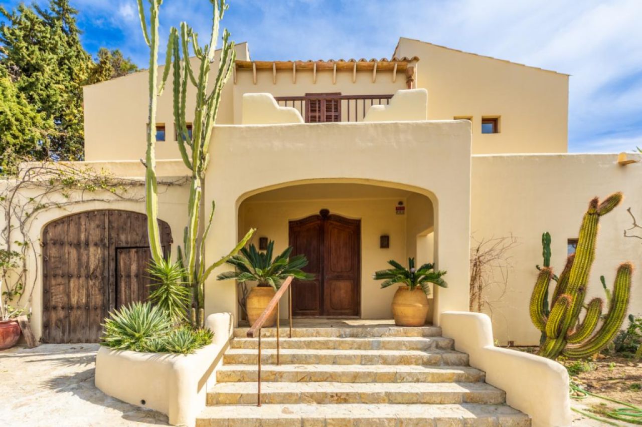 Villa im Ibizastil mit Pool in Cielo de Bonaire Alcudia