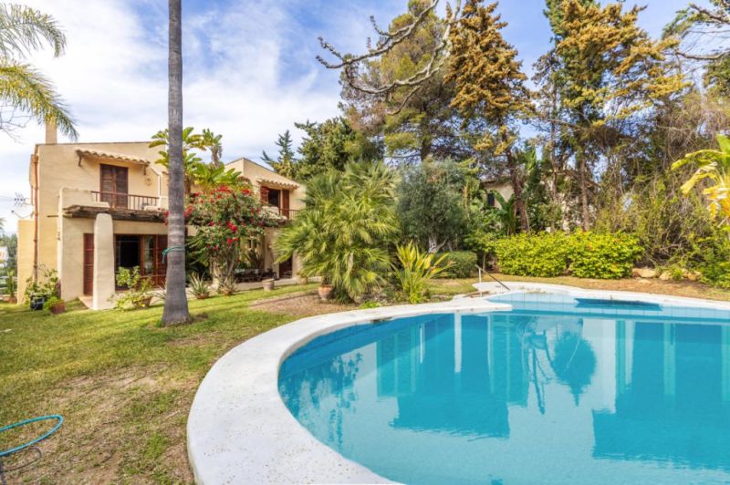 Villa im Ibizastil mit Pool in Cielo de Bonaire Alcudia