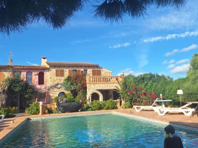 Villa con apartamento vacacional y estudio en alquiler en Porto Cristo