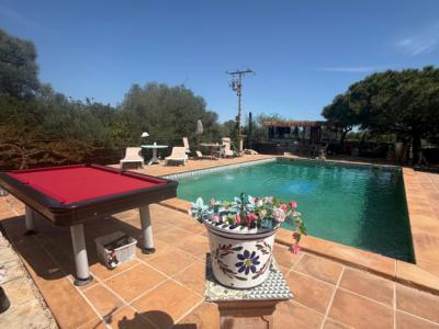 Villa con apartamento vacacional y estudio en alquiler en Porto Cristo