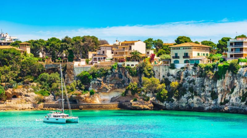 Villa con apartamento vacacional y estudio en alquiler en Porto Cristo