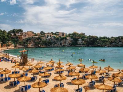 Villa con apartamento vacacional y estudio en alquiler en Porto Cristo