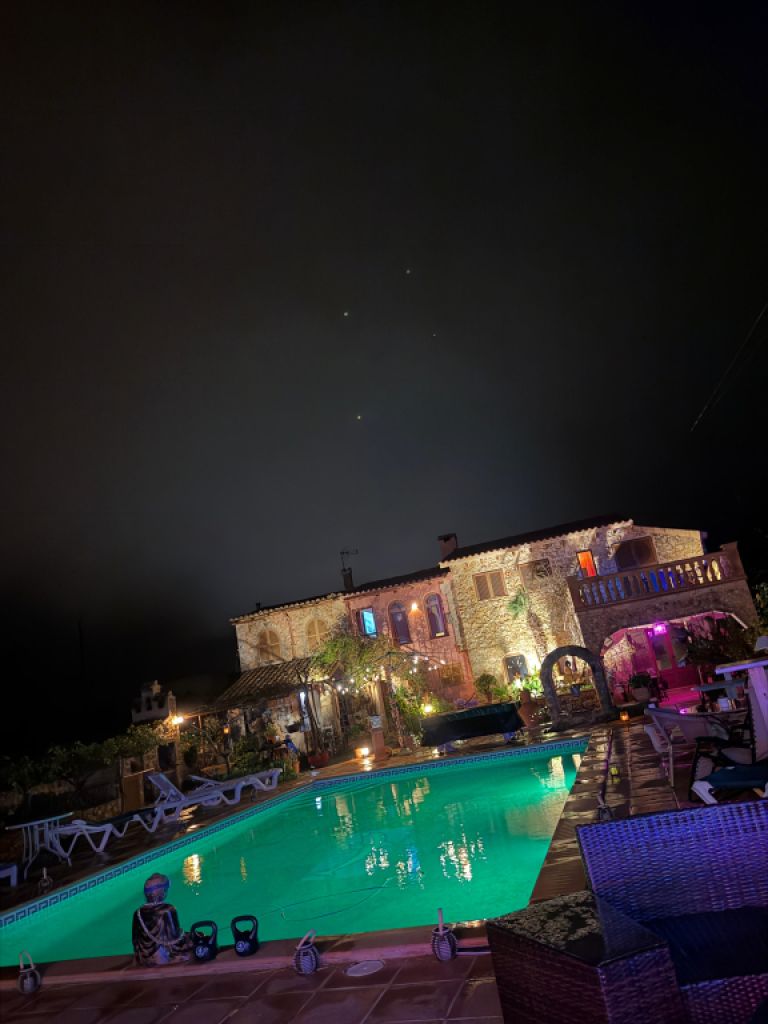 Villa con apartamento vacacional y estudio en alquiler en Porto Cristo