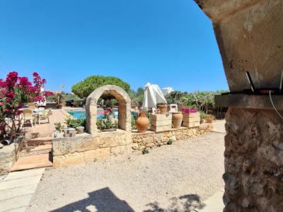 Villa con apartamento vacacional y estudio en alquiler en Porto Cristo