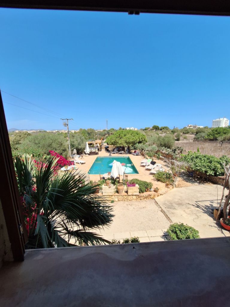 Villa con apartamento vacacional y estudio en alquiler en Porto Cristo