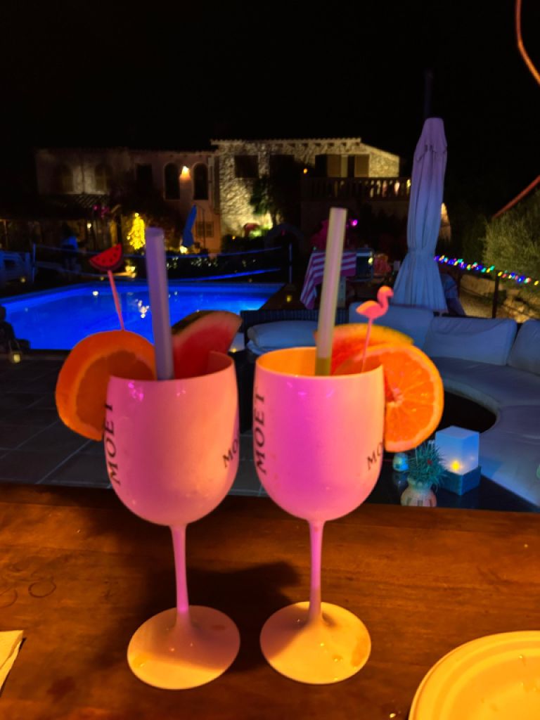 Villa con apartamento vacacional y estudio en alquiler en Porto Cristo