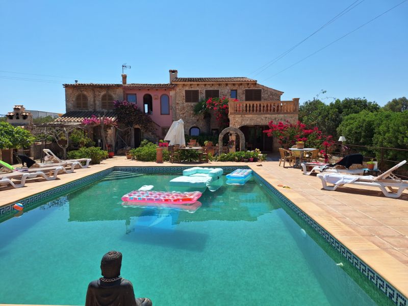 Villa con apartamento vacacional y estudio en alquiler en Porto Cristo