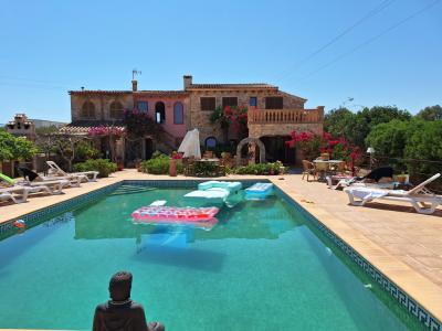 Villa con apartamento vacacional y estudio en alquiler en Porto Cristo