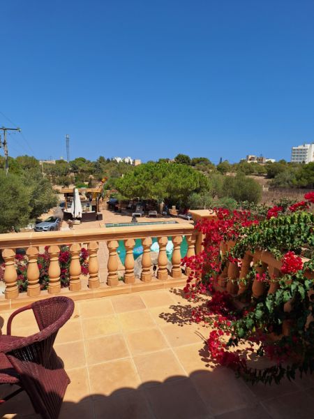 Villa con apartamento vacacional y estudio en alquiler en Porto Cristo