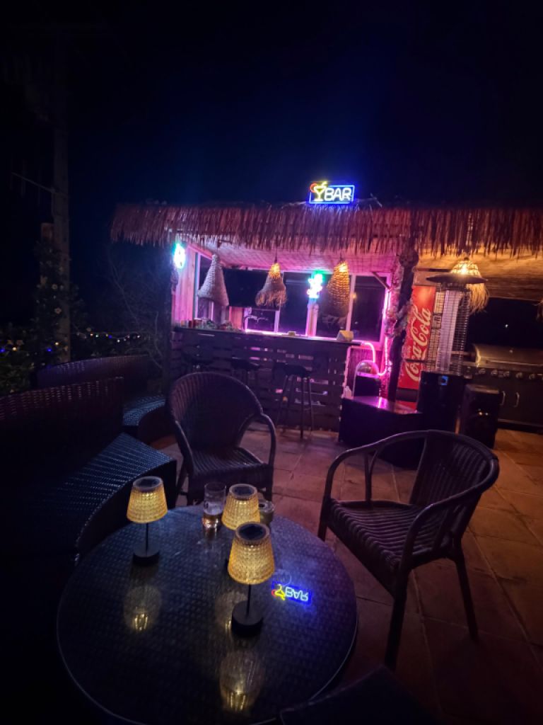 Villa con apartamento vacacional y estudio en alquiler en Porto Cristo