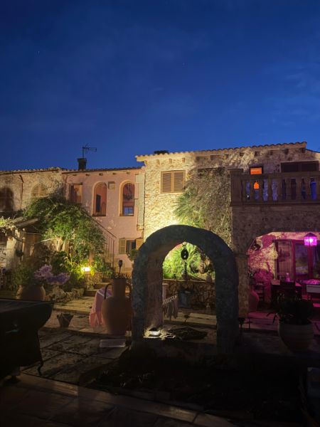 Villa con apartamento vacacional y estudio en alquiler en Porto Cristo