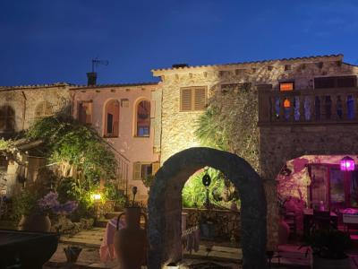 Villa con apartamento vacacional y estudio en alquiler en Porto Cristo