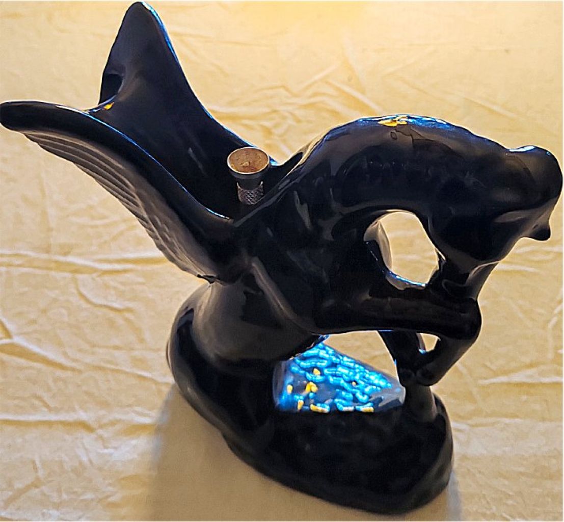 Bong/pipa de agua vintage en forma de figura de Pegaso, cerámica de EE. UU.