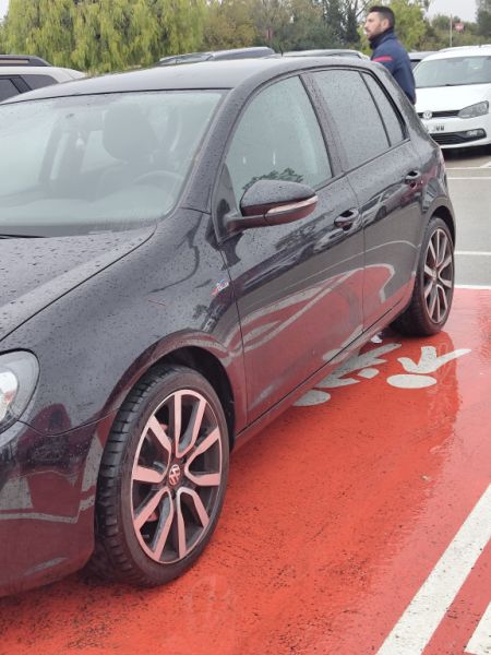 Volkswagen Golf VI 2.0 TDI 2012 – Negro, Asientos Alcántara