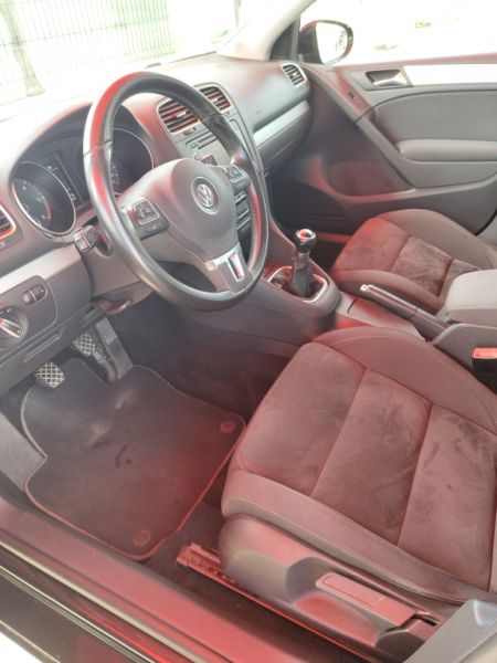 Volkswagen Golf VI 2.0 TDI 2012 – Negro, Asientos Alcántara