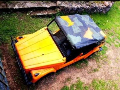 VW 181 Kübel 1971 con histórico campo de concentración español