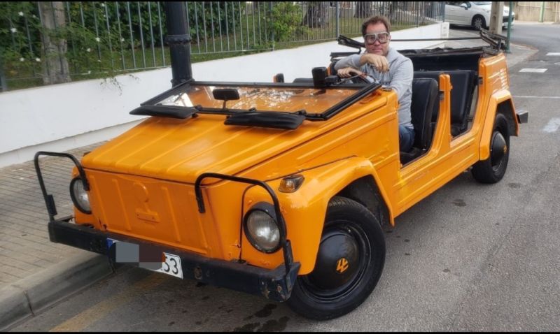 VW 181 Kübel 1971 con histórico campo de concentración español