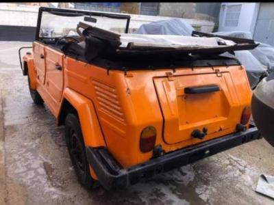 VW 181 Kübel 1971 con histórico campo de concentración español