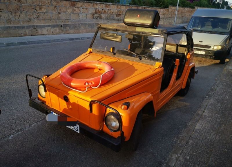 VW 181 Kübel 1971 con histórico campo de concentración español