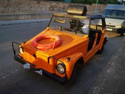 VW 181 Kübel 1971 con histórico campo de concentración español