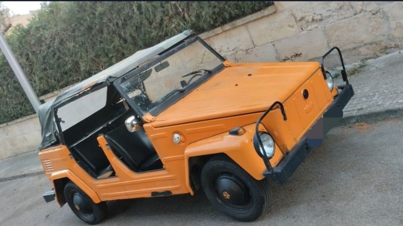 VW 181 Kübel 1971 con histórico campo de concentración español
