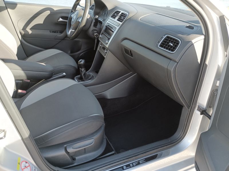 VW Polo edición especial Life 1.ª mano Aire acondicionado Permuta posible