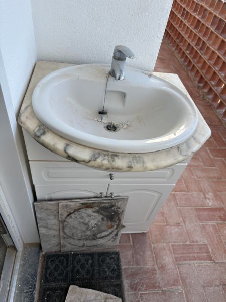 Sink with vanity unit to give away