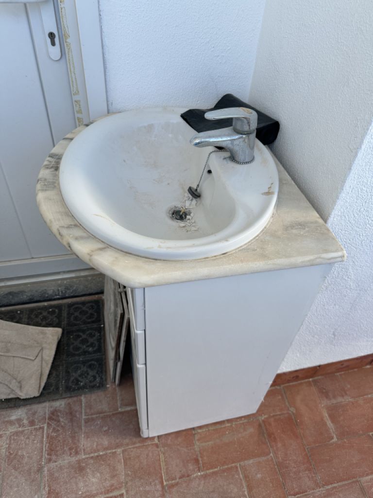 Sink with vanity unit to give away