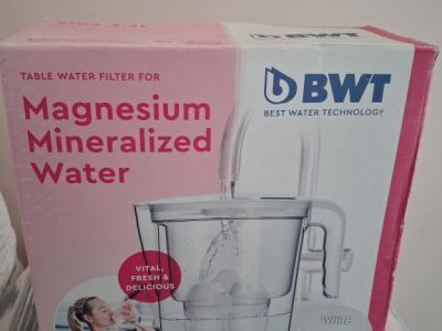 Wasserfilter weiß N E U, 2,6 Liter , Filter 1,4 Liter