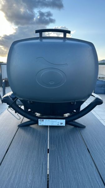 Parrilla eléctrica Weber modelo Q2400 con plancha