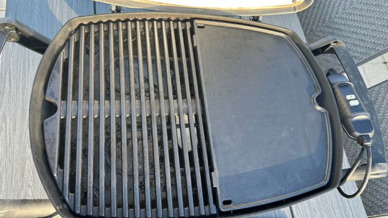 Parrilla eléctrica Weber modelo Q2400 con plancha