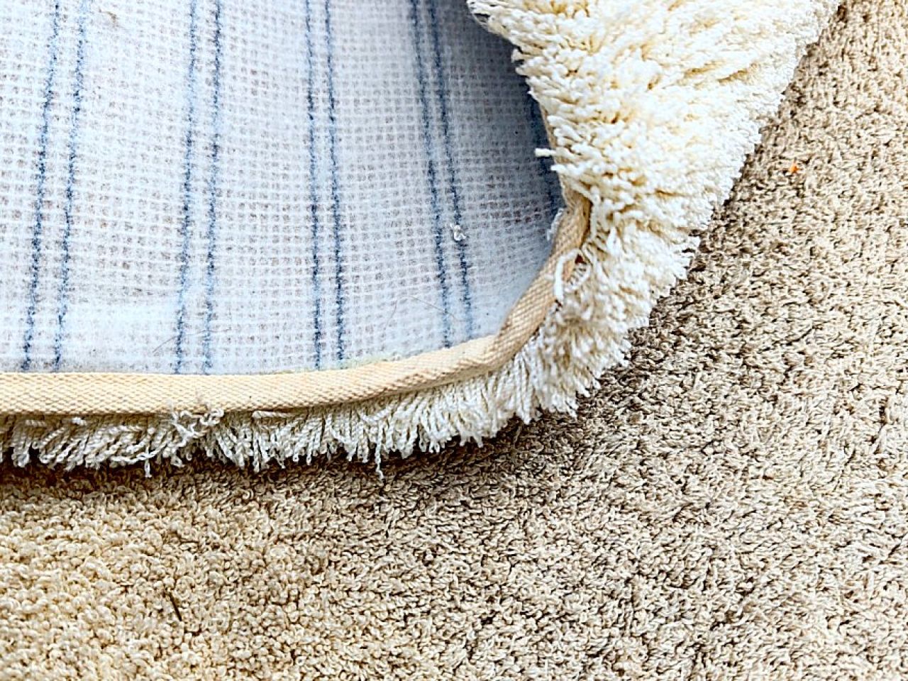 weißer, flauschiger Cashmere Teppich, 2,00 m x 1,70 m