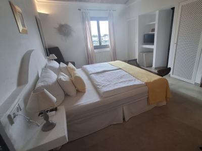 Winter: 2-level chalet with oil central heating, garden and pool in Cala Dor - near the harbor -- CH 23 WT