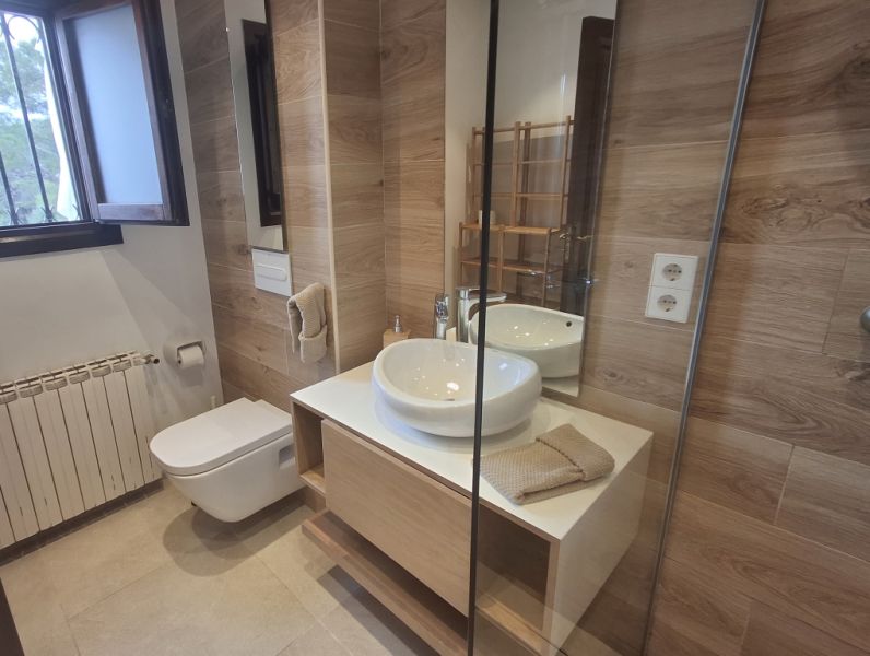 Winter: 2-level chalet with oil central heating, garden and pool in Cala Dor - near the harbor -- CH 23 WT