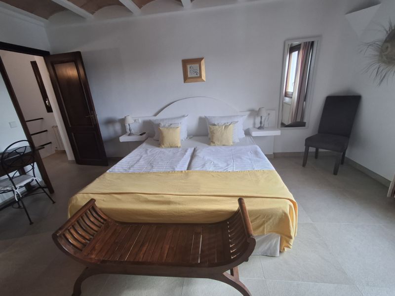 Winter: 2-level chalet with oil central heating, garden and pool in Cala Dor - near the harbor -- CH 23 WT